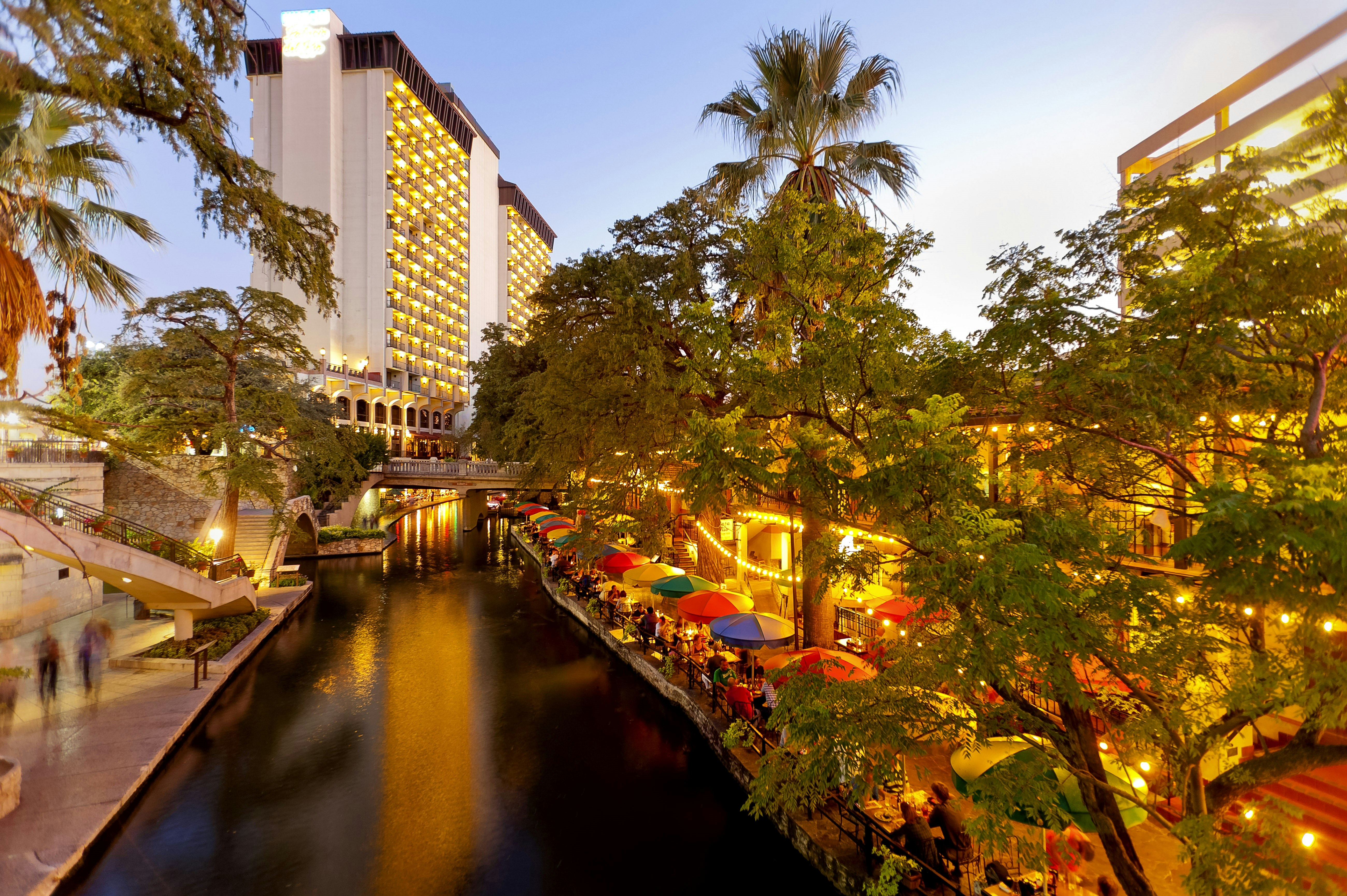 Hilton Palacio del Rio 76/79