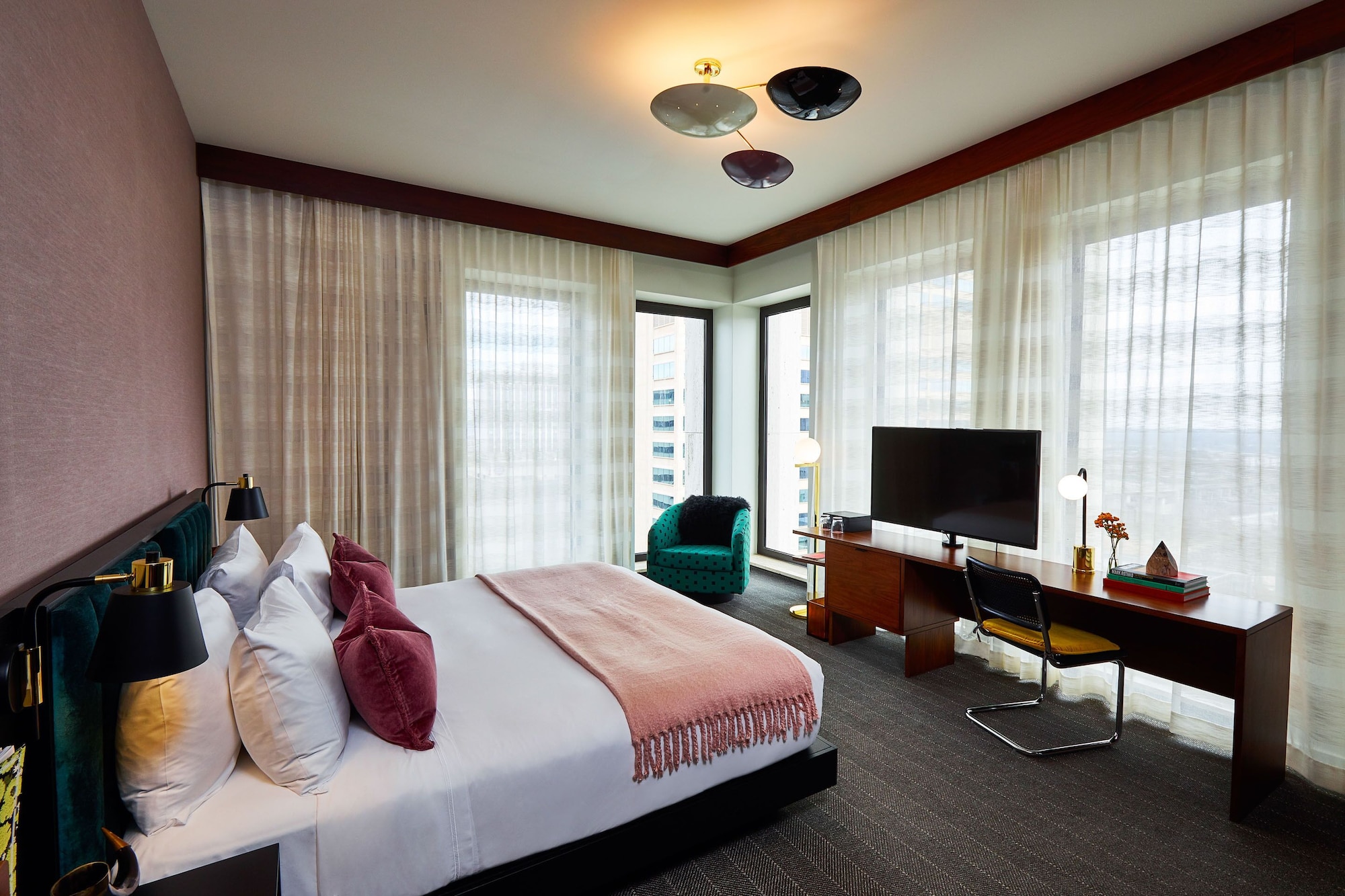 ROOM, KING BED, ACCESSIBLE