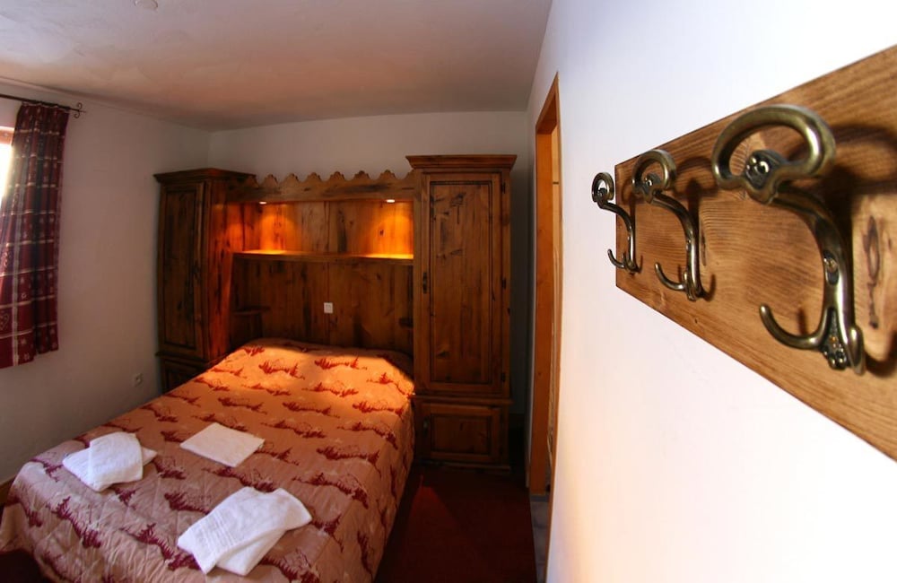 Chalet des Neiges - Oz en Oisans(Sat arr/dep only 13/50
