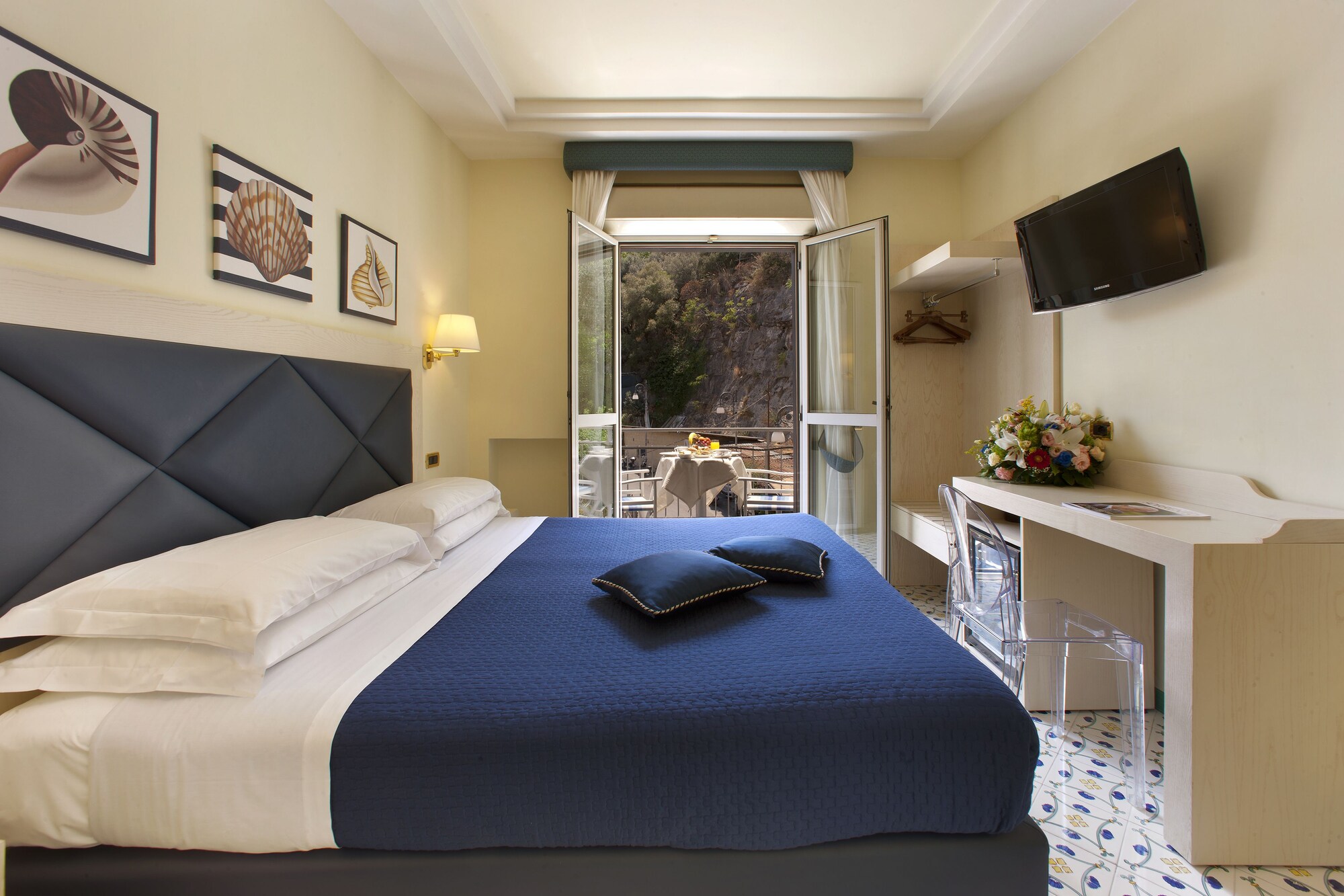 SUPERIOR, DOUBLE BED, SEA VIEW