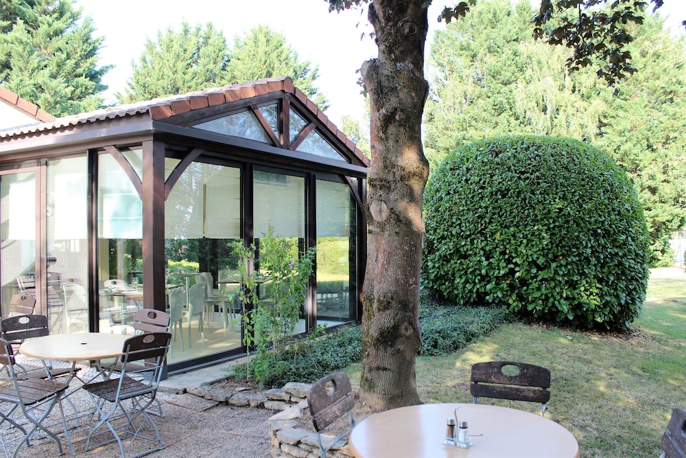 CAMPANILE VICHY - BELLERIVE SUR ALLIER 31/50