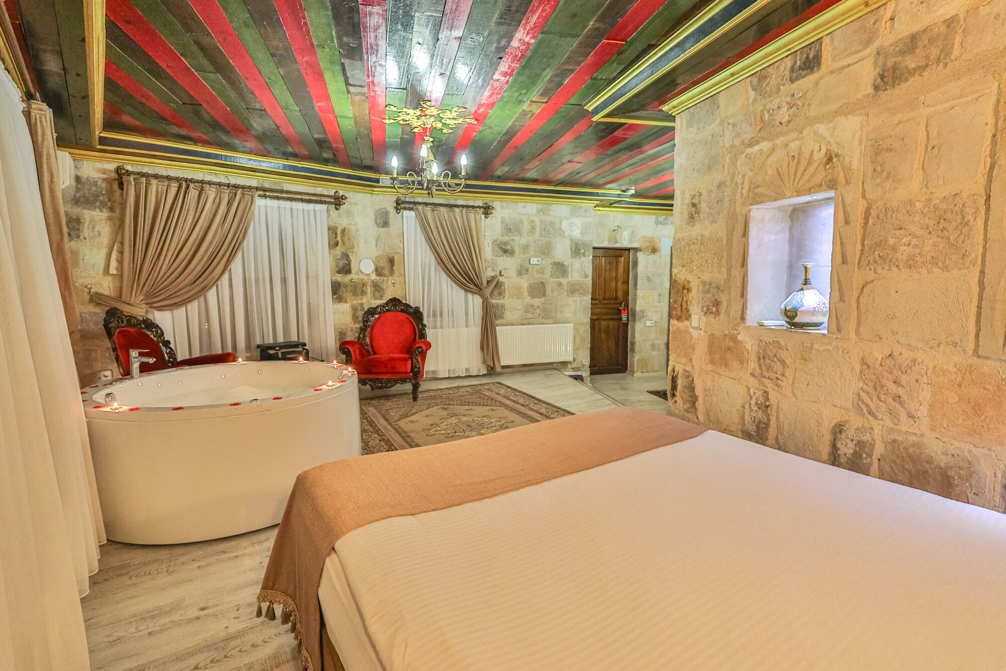 SUITE, KING BED