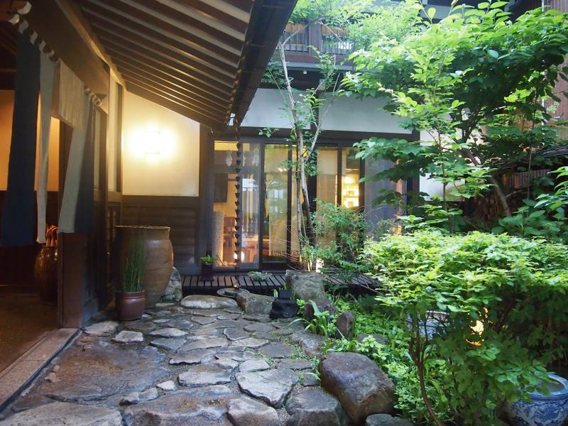 JAPANESE, SUITE