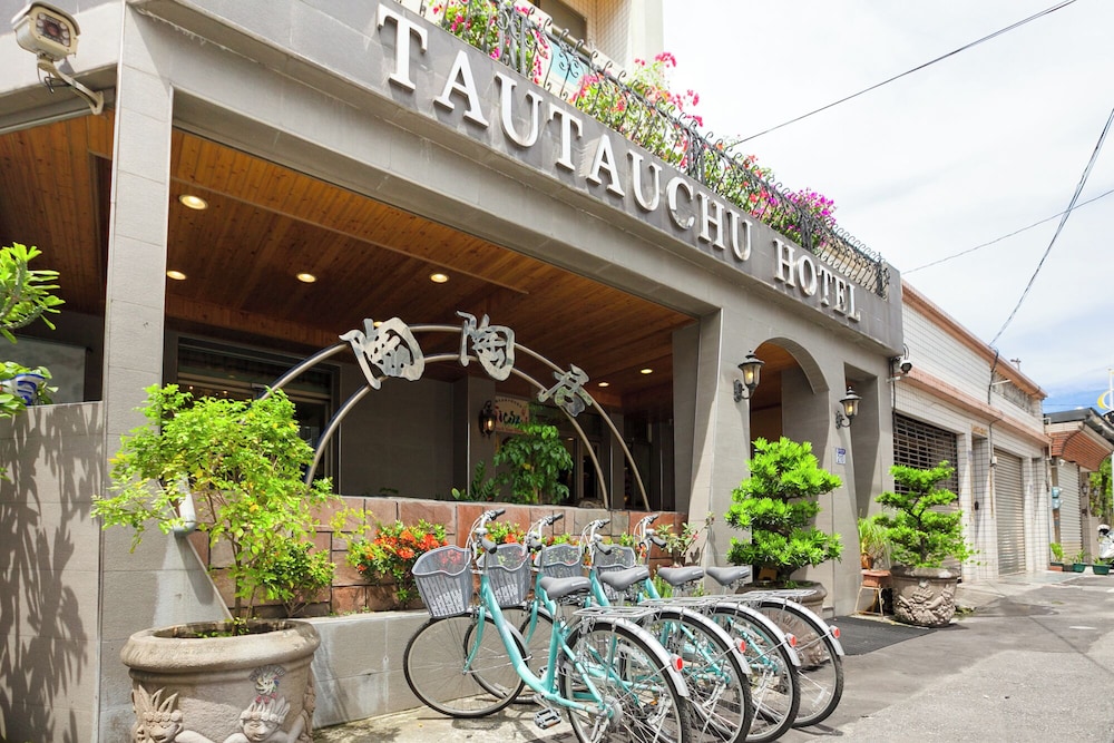 Tau Tau Chu Hotel 9/66