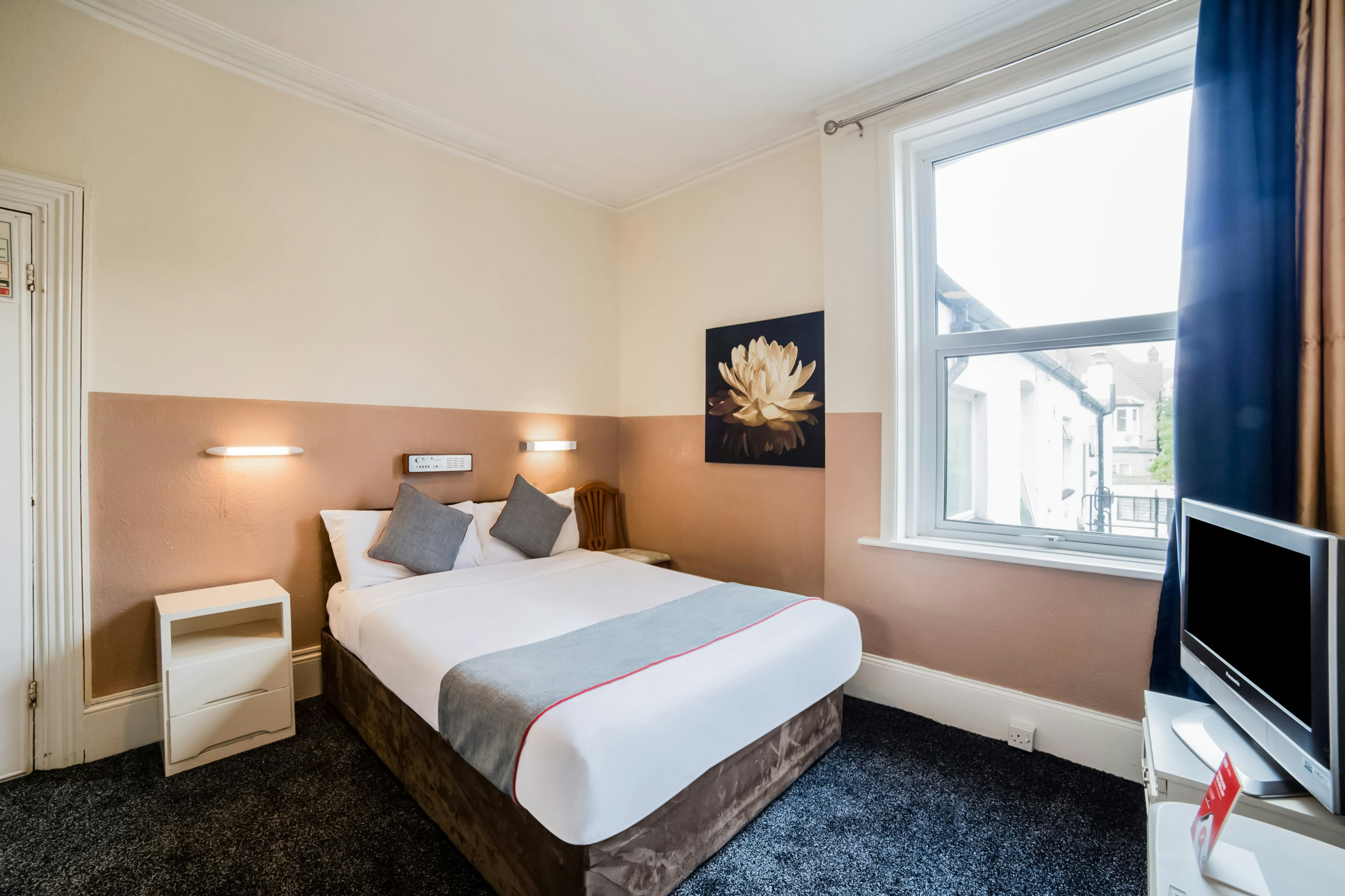 Devine Beach Hotel, Westcliff Southend-On-Sea 31/50