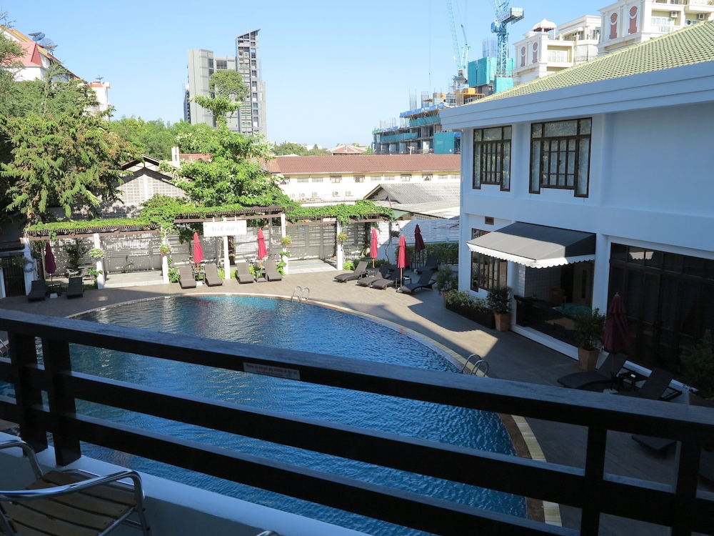 Areca Lodge 7/73