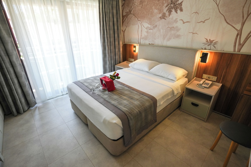 Ida Hotel 30/77