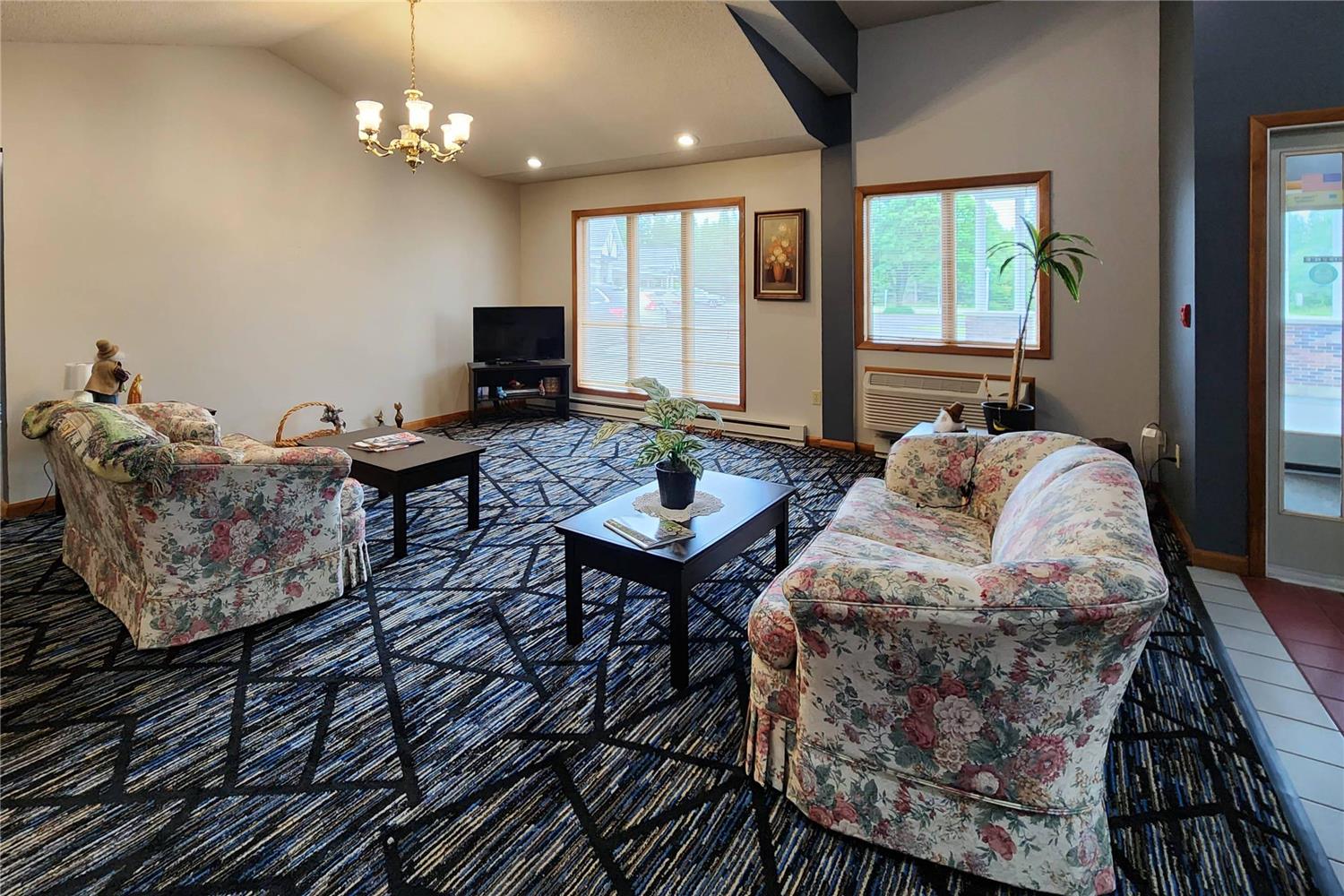 Econo Lodge Lakeshore 7/14