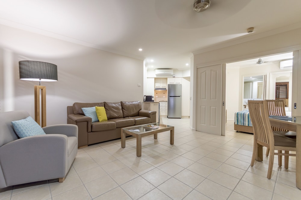 Meridian Port Douglas 43/70