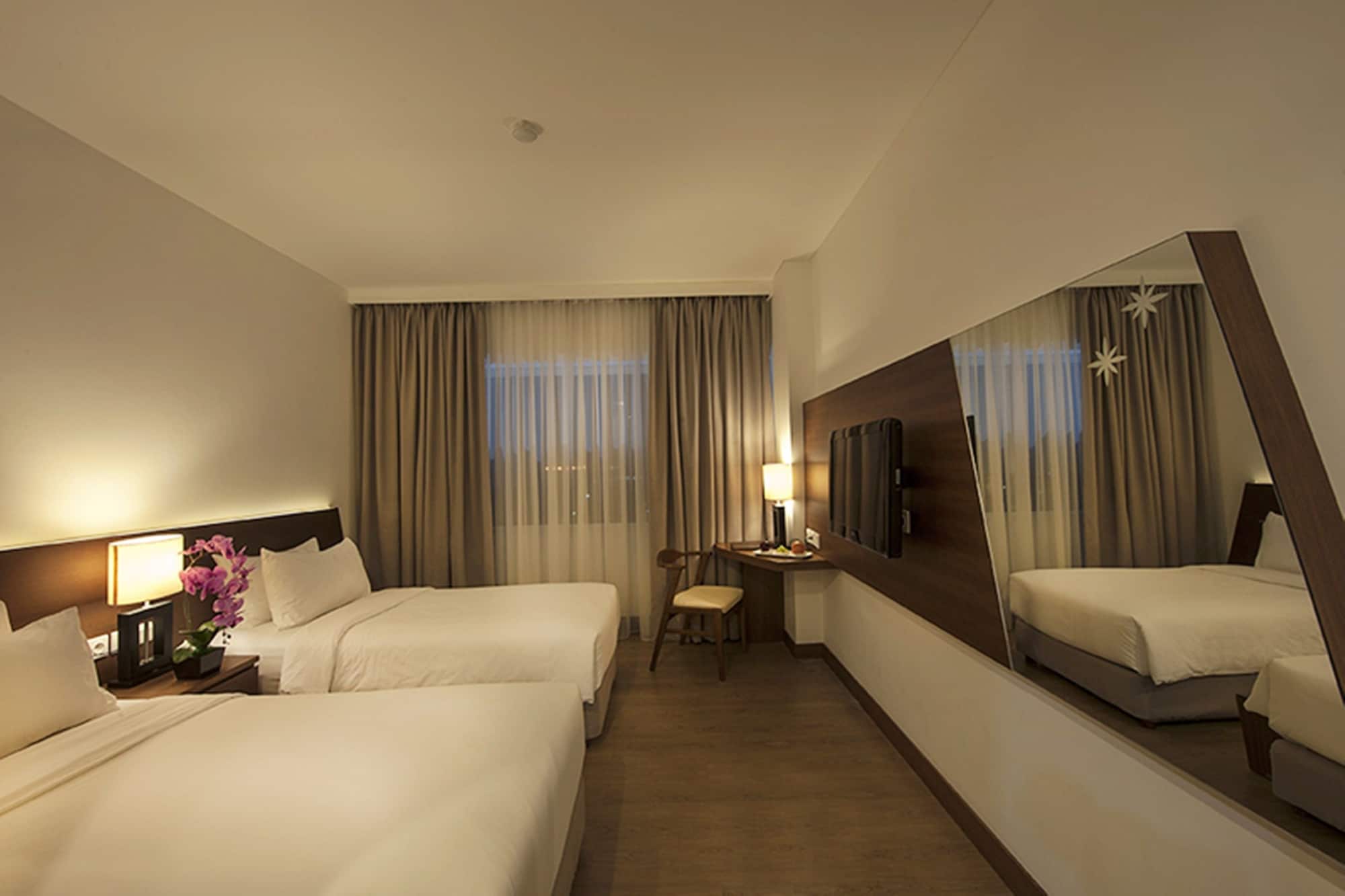 EXECUTIVE, KING BED