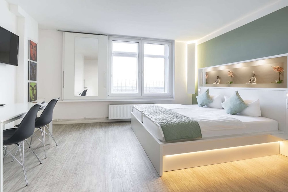 1 BEDROOM, APARTMENT
