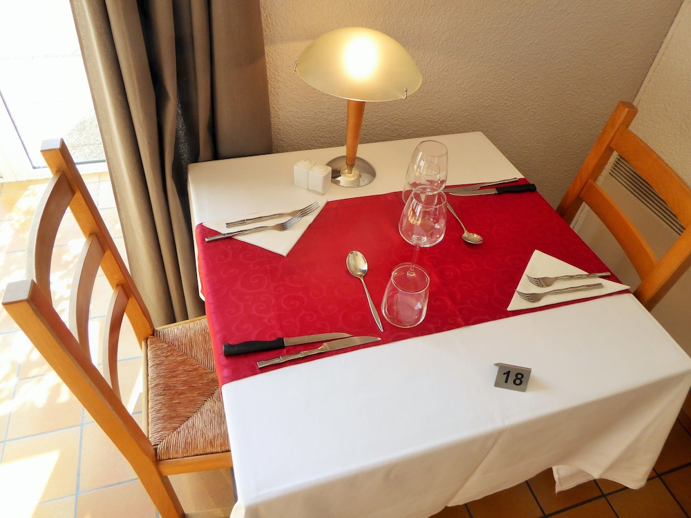 Hotel Le Relais Pau Lons 33/53