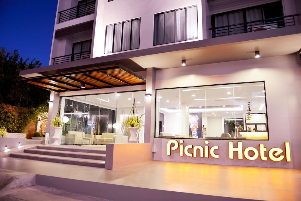 Picnic Hotel Bangkok 3/48