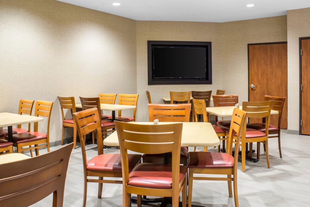 Econo Lodge Ankeny Des Moines 27/36