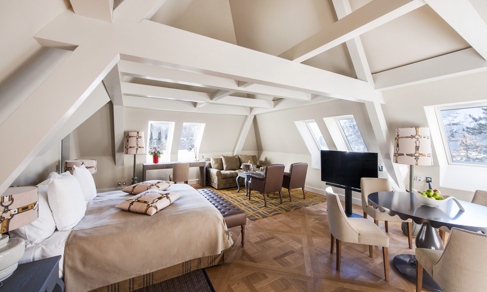 E Tower, Suite