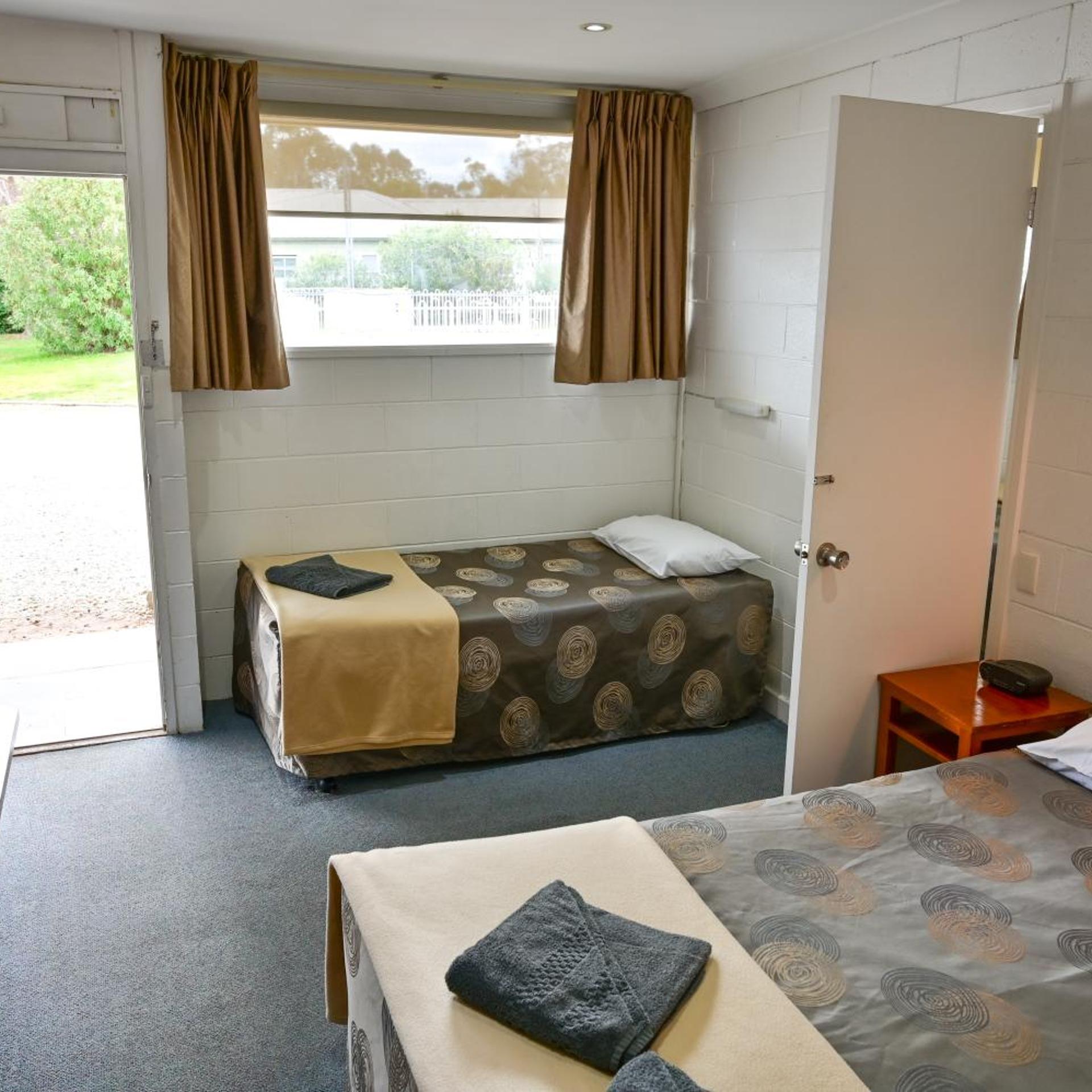 BYER FOUNTAIN MOTOR INN 30/50