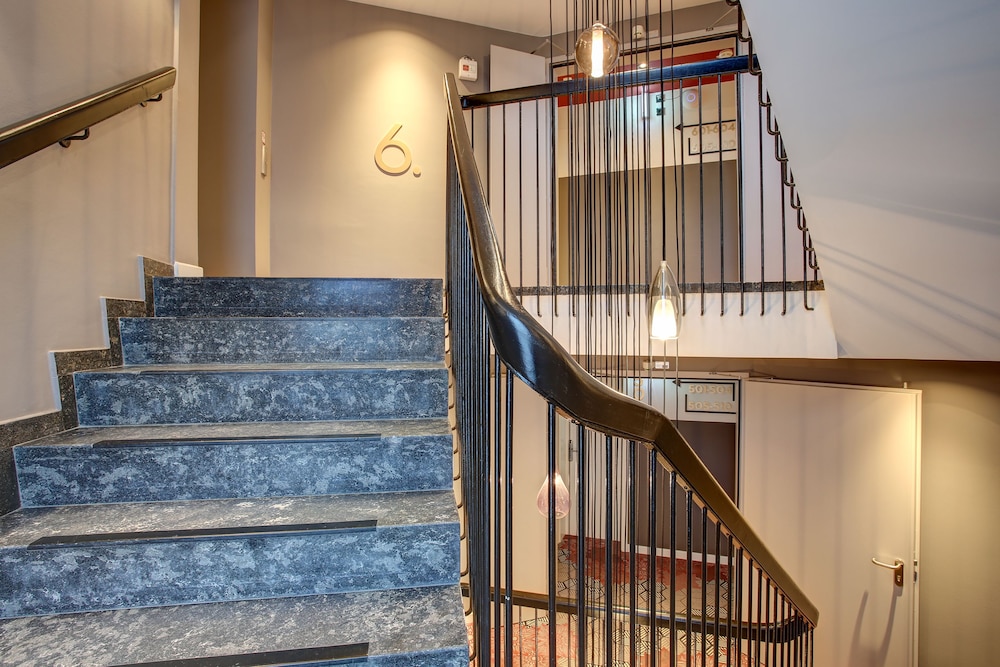 B&B HOTEL Hamburg-Hbf 24/49