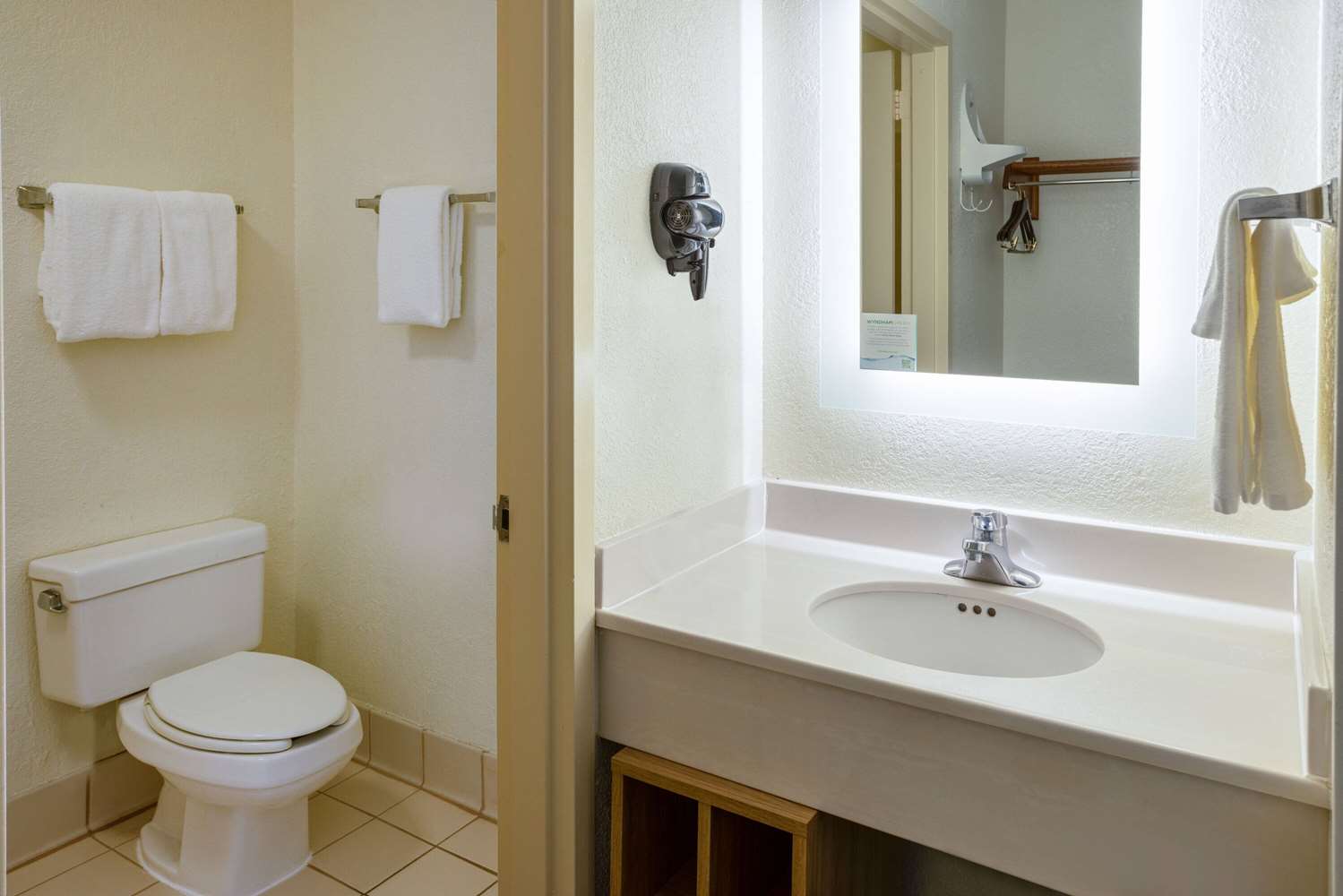 Hotel Carolina a Days Inn by Wyndham 30/35