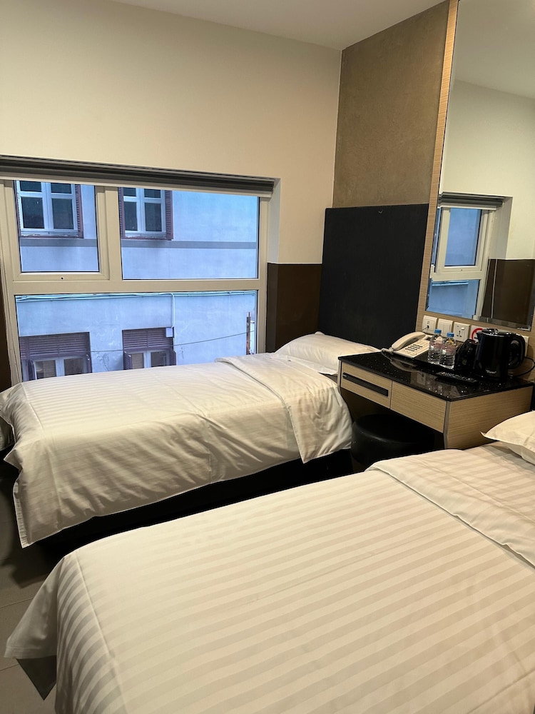 The Snooze Hotel Bugis 24/47