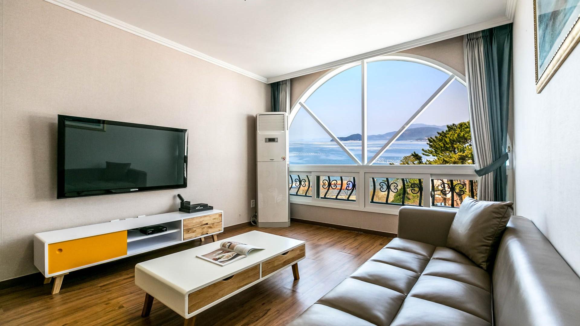 Tongyeong Beach Castle Hotel 8/54