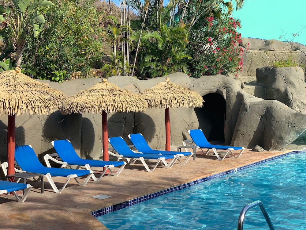 Emerald Beach Resort 9/74