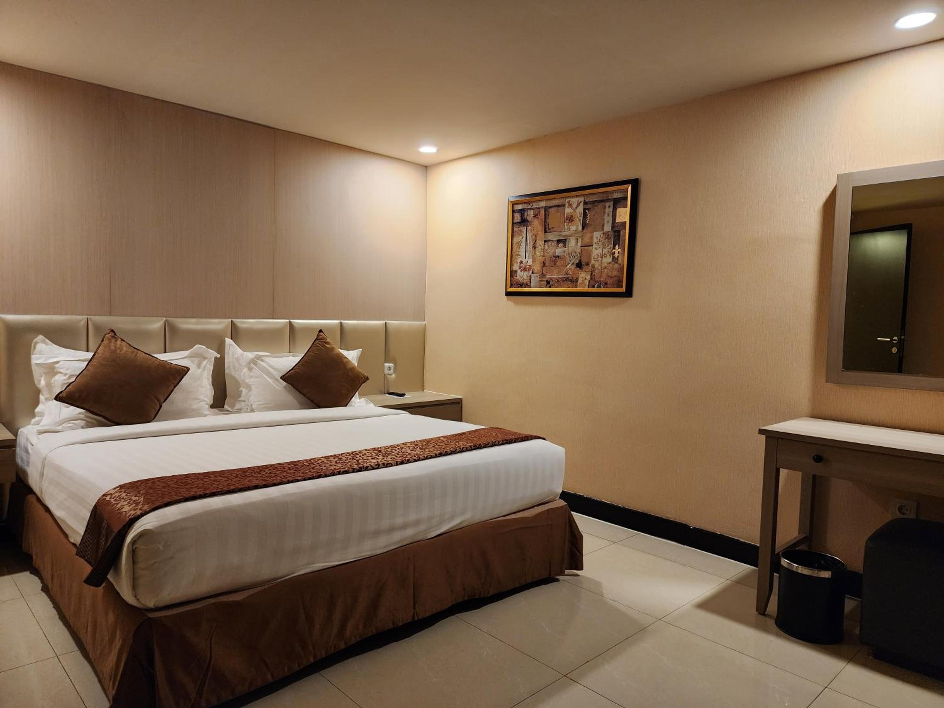 Paragon, Suite