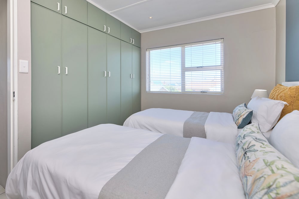 Land's Edge Struisbaai 14/33