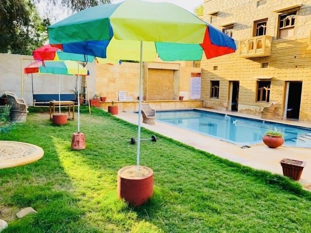 Hotel Golden City 13/17