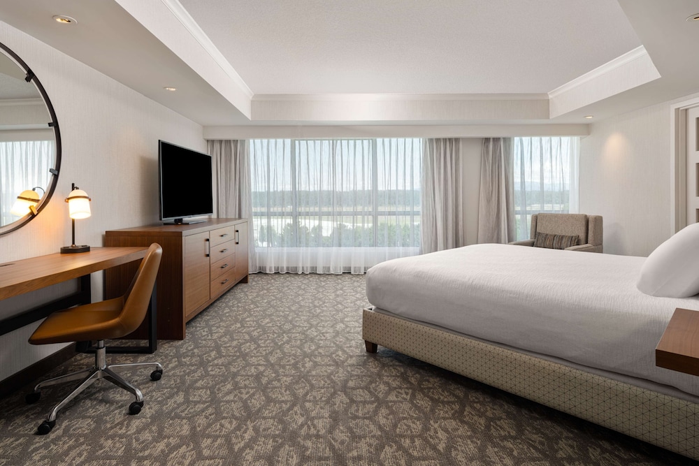 Embassy Suites by Hilton Portland Airport 25/66