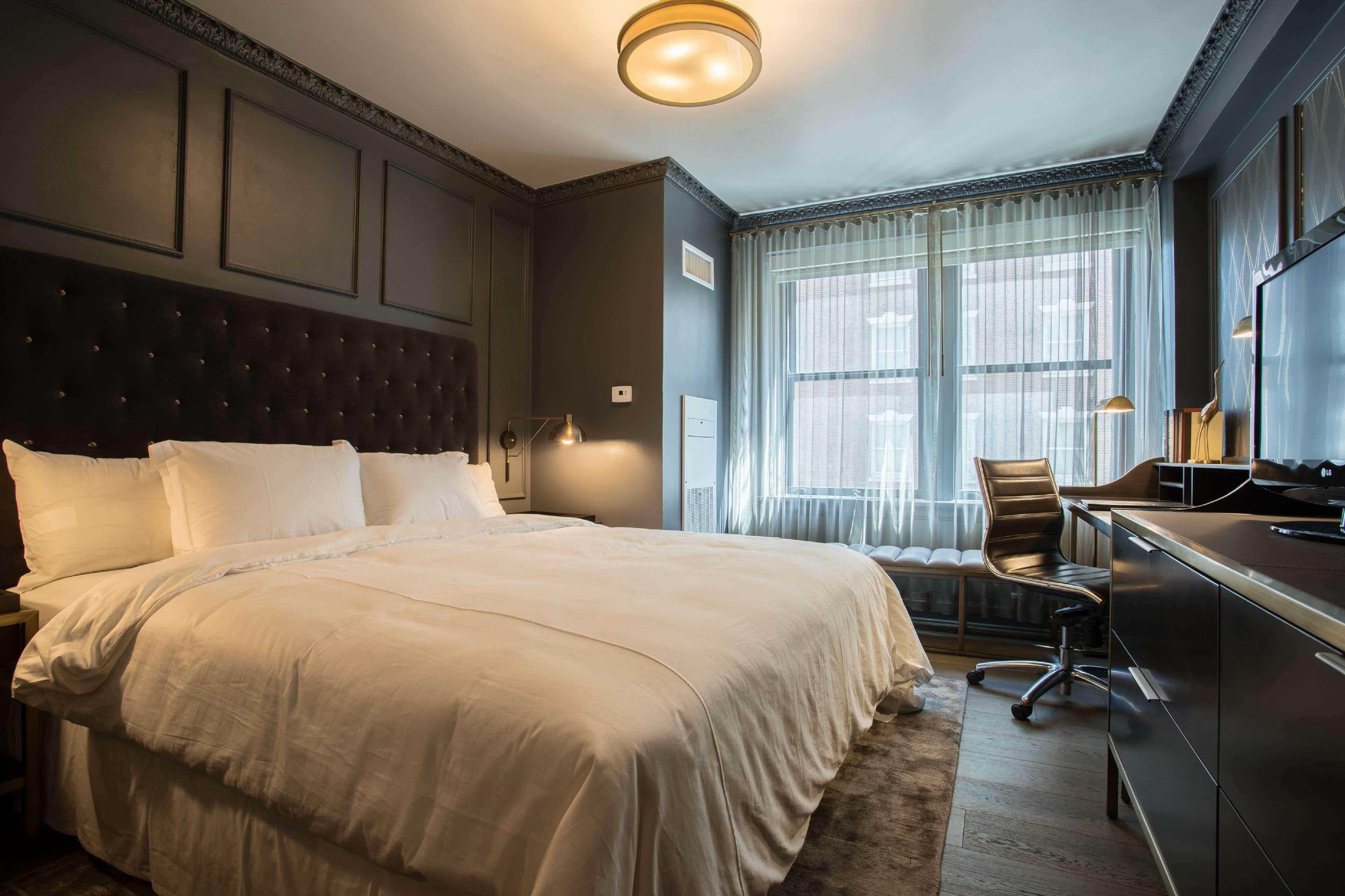 PETITE, QUEEN BED