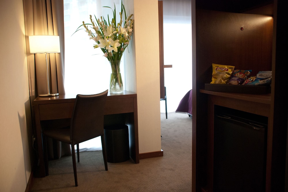 Ian Hotel (ex Howard Johnson Palermo) 8/54