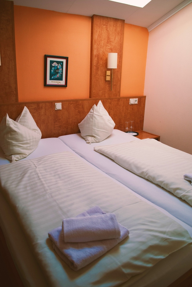 Comfort, Queen Bed