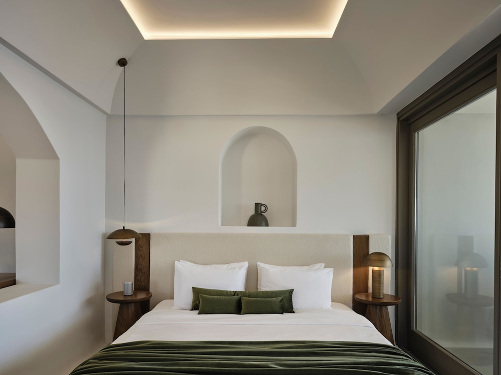 Honeymoon, Suite, King Bed, Outdoor Jetted Tub، Andronis Luxury Suites 2/7