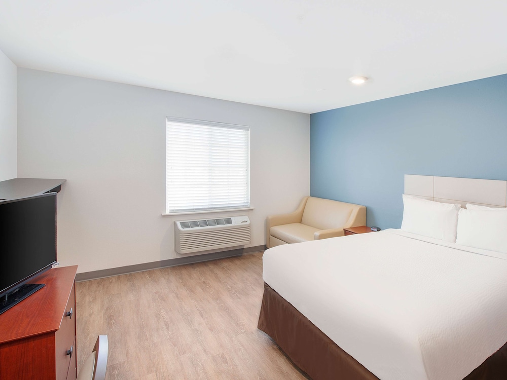 Suite, Queen Bed, Accessible
