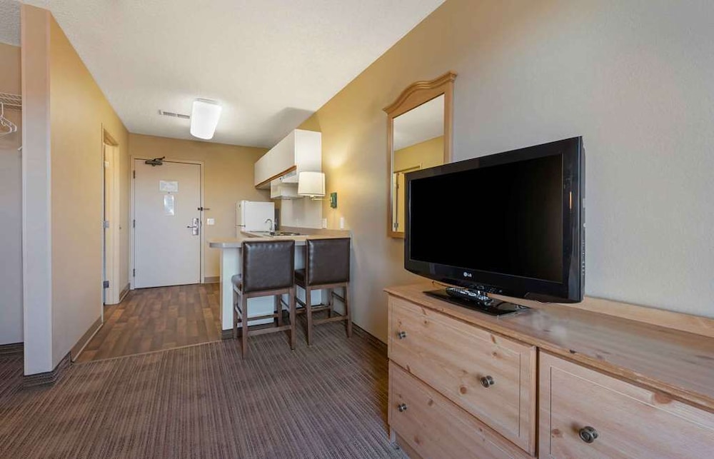 Studio6 Extended Stay Minneapolis Airport Eagan North MN 52/64