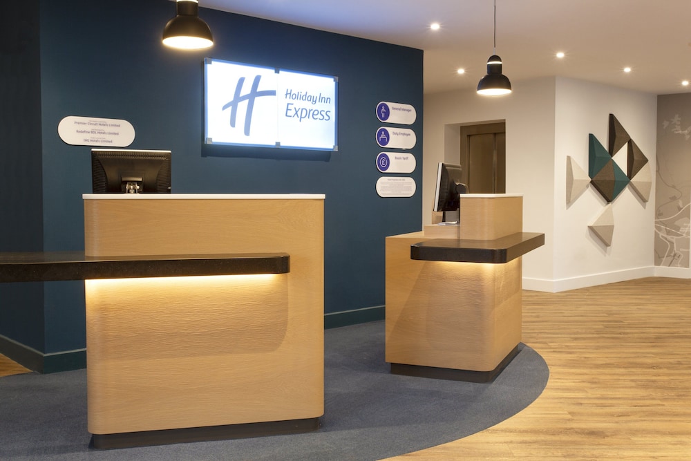 Holiday Inn Express Cheltenham 8/58