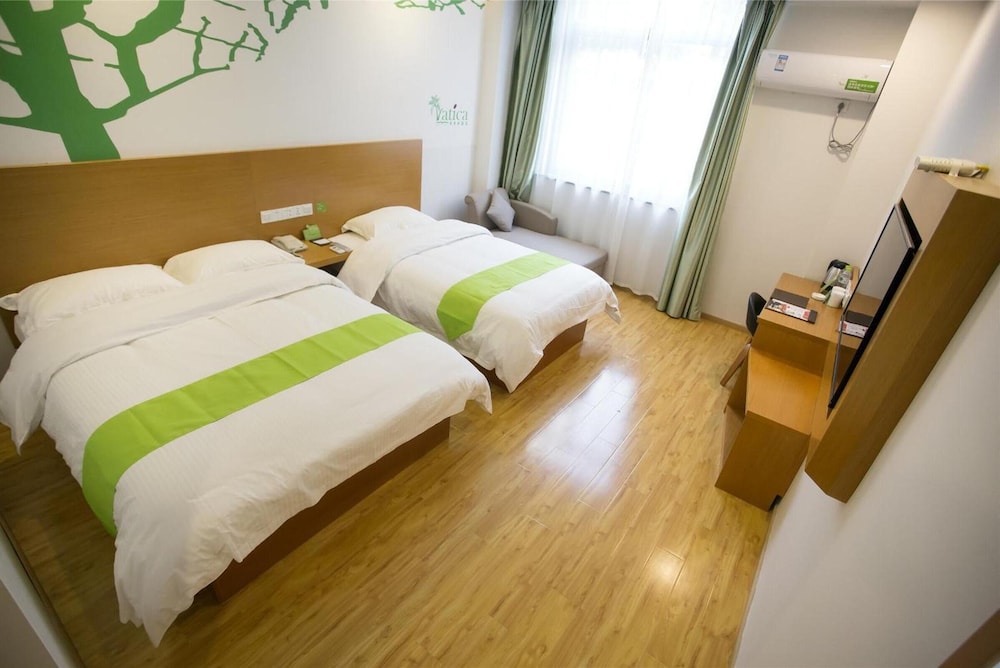 Vatica Shanghai Pudong New District DiShuiLake Hotel 22/28