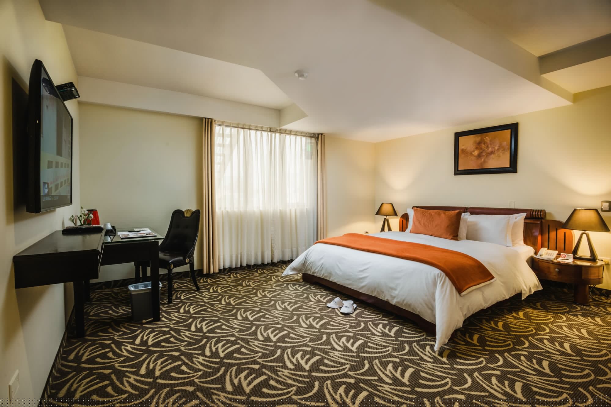EXECUTIVE, SUITE, KING BED