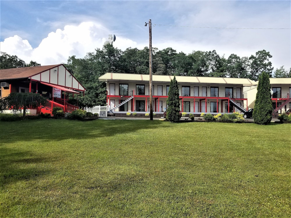 Econo Lodge Inn & Suites Lake Harmony - Pocono Mountains Area 1/29