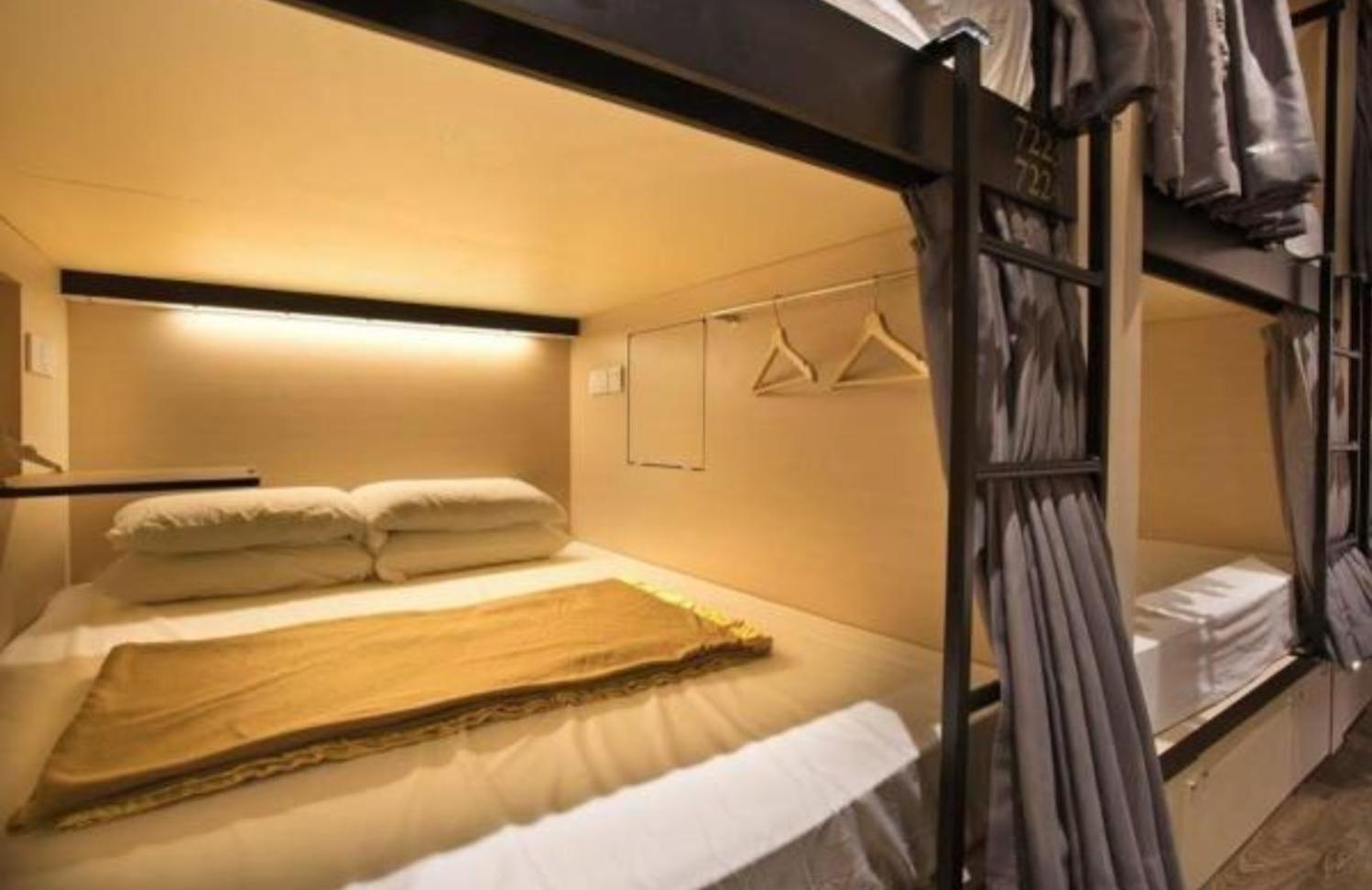 Capsule, Mixed Dorm, Queen Bed