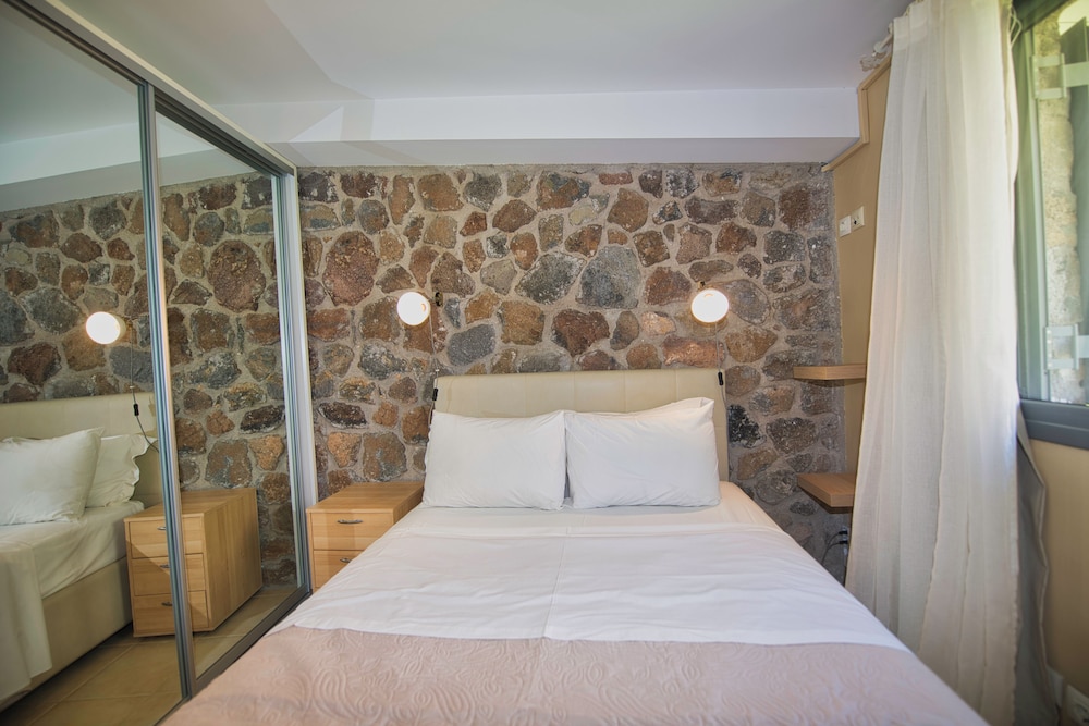 Marini Luxury Apartments And Suites 19/75