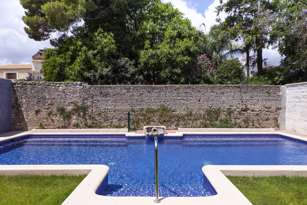 Ad Hoc Vitae Retreats & Health 9/20