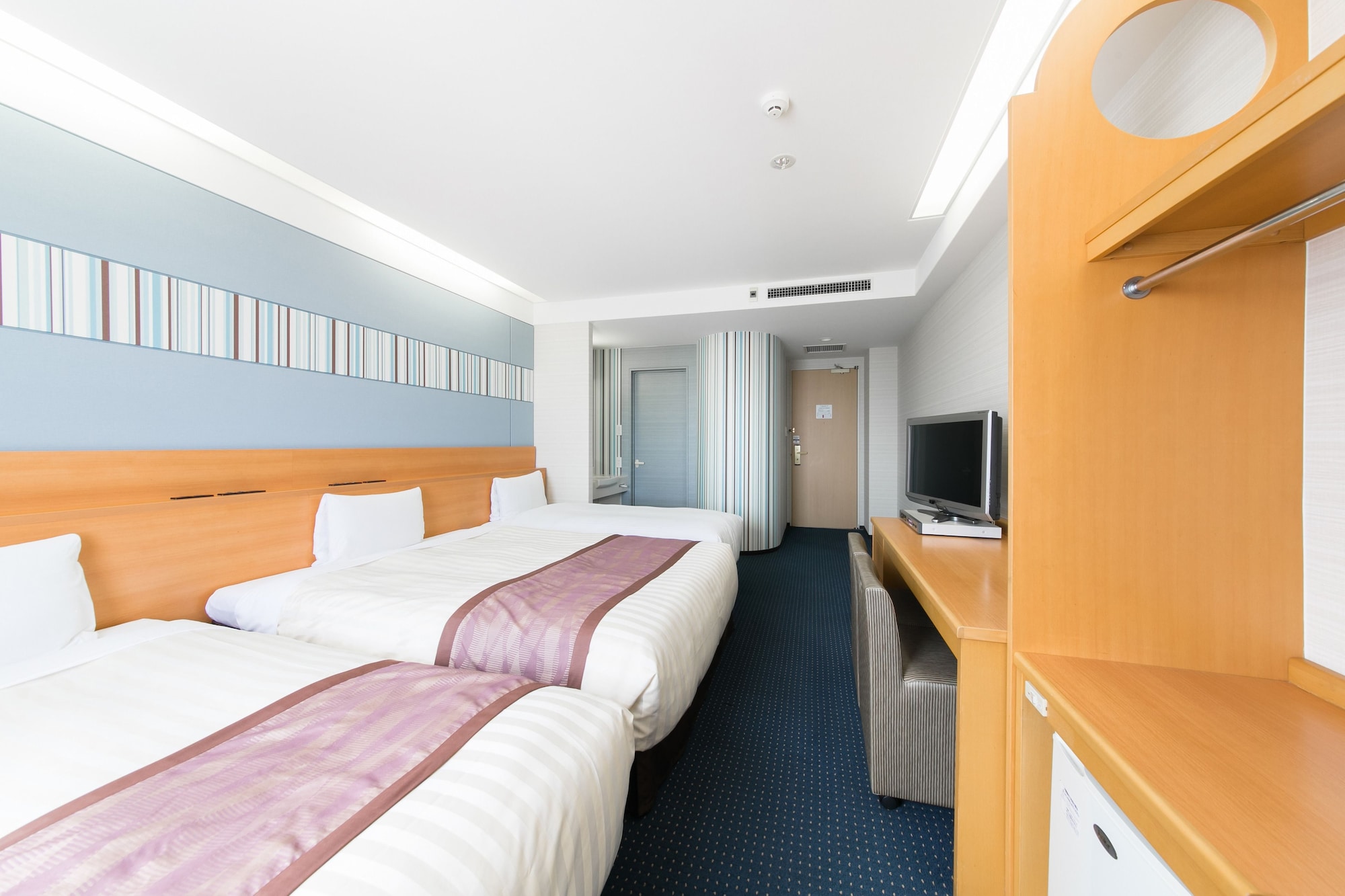 Room, Triple, 1 Single and 2 Queen Beds