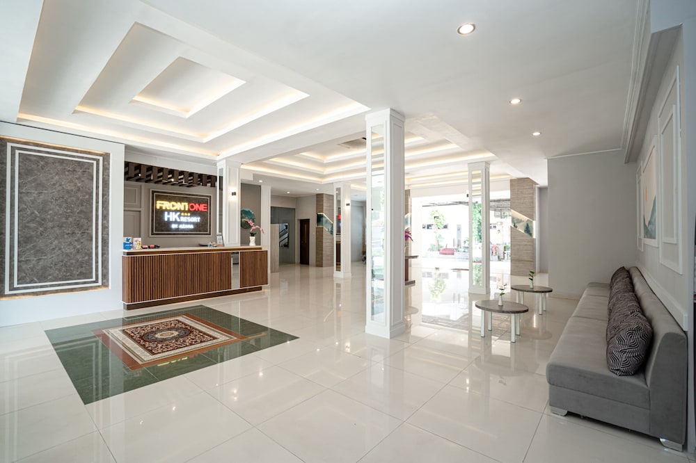 Front One Hk Resort Semarang 6/49