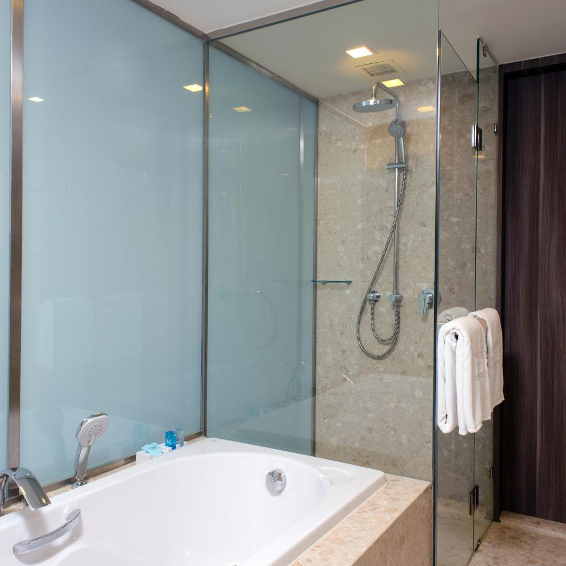 جناح بريميير، Novotel Bangkok Impact 8/10