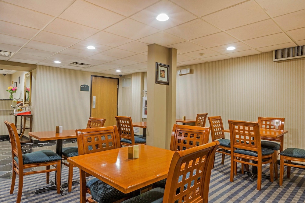 Quality Inn Hyde Park Poughkeepsie North 35/40