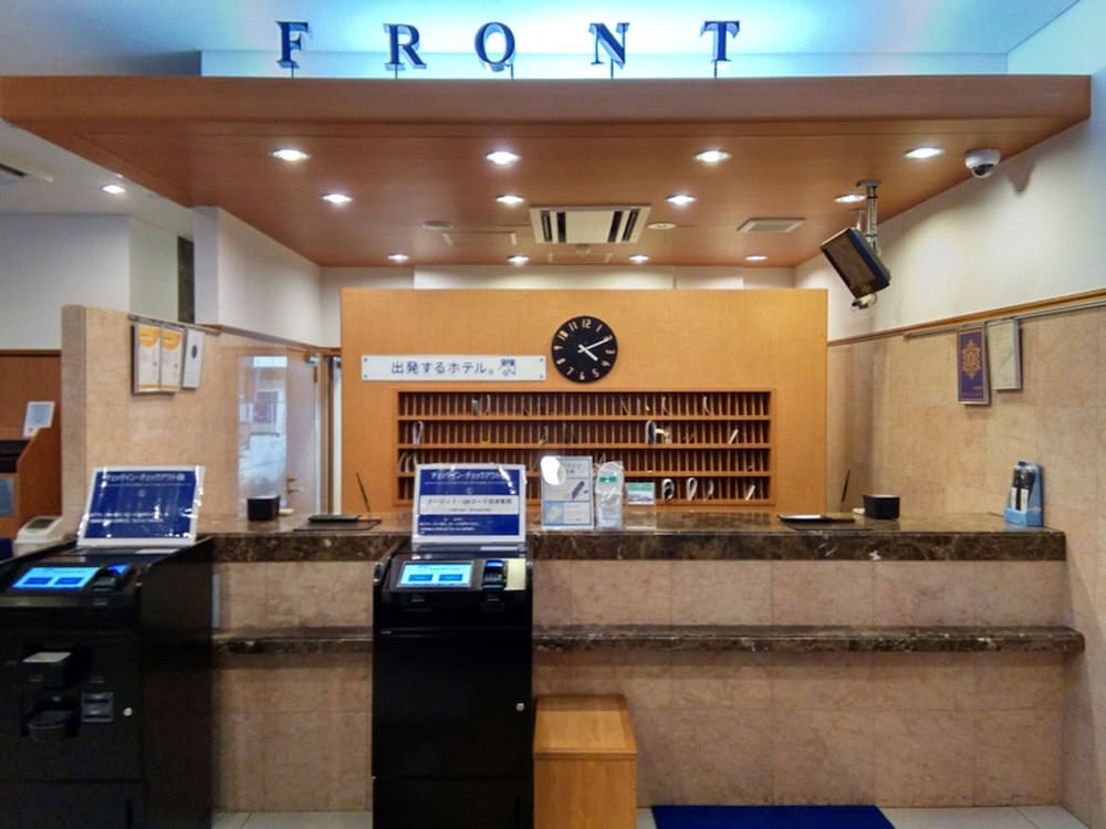 Toyoko Inn Yokohama Tsurumi Eki Higashi Guchi 8/60