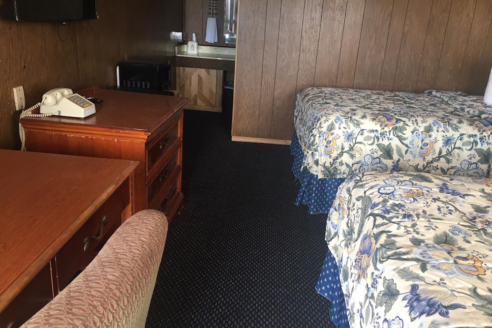Sky-Palace Inn & Suites El Dorado 16/27