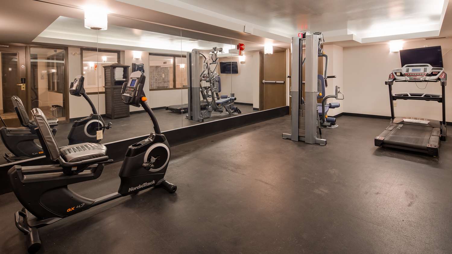 Days Inn by Wyndham Airdrie 17/31