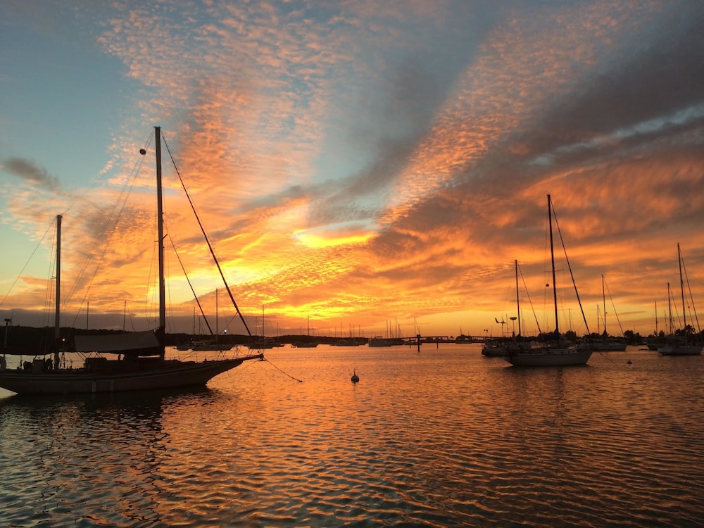 Skipjack Resort Marina 65/70
